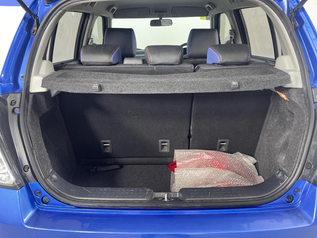 Photo '14' of Suzuki Swift Photo '14' of Suzuki Swift