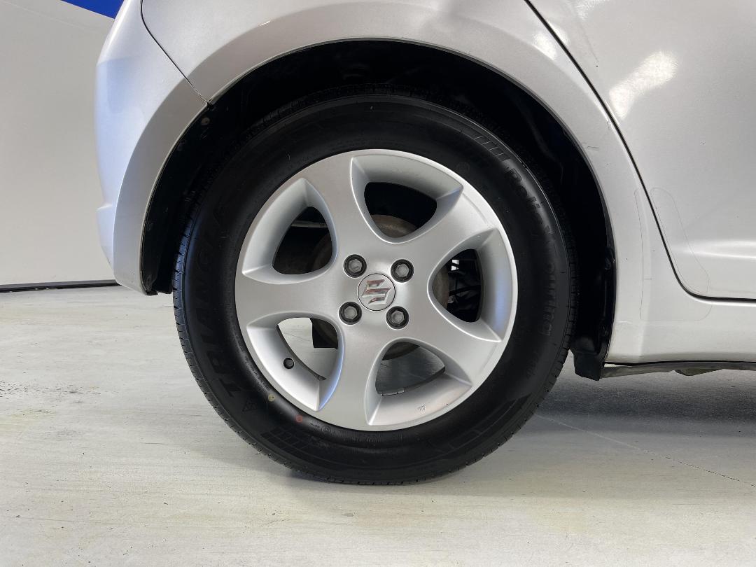 Photo '12' of Suzuki Swift Photo '12' of Suzuki Swift