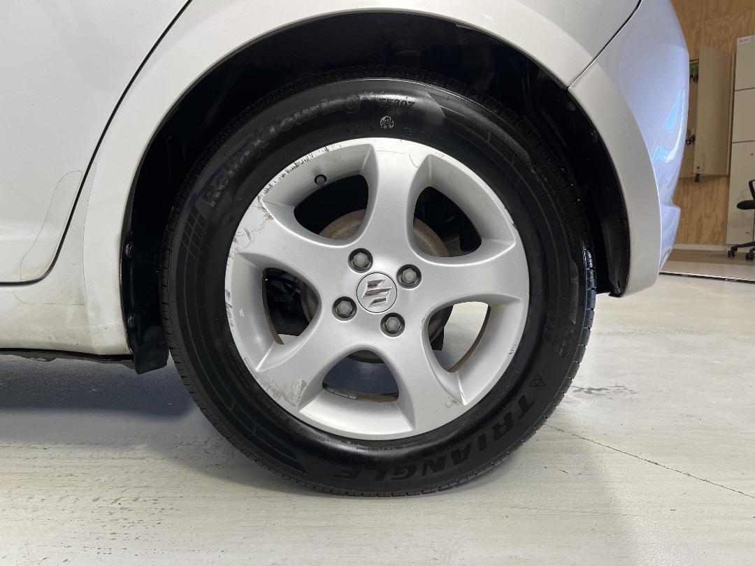 Photo '11' of Suzuki Swift Photo '11' of Suzuki Swift