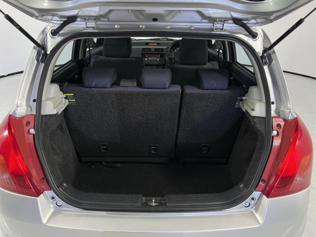 Photo '14' of Suzuki Swift Photo '14' of Suzuki Swift