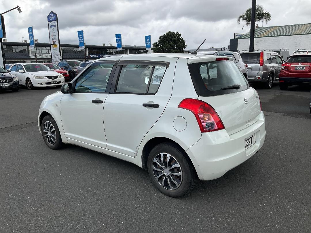 Photo '5' of Suzuki Swift