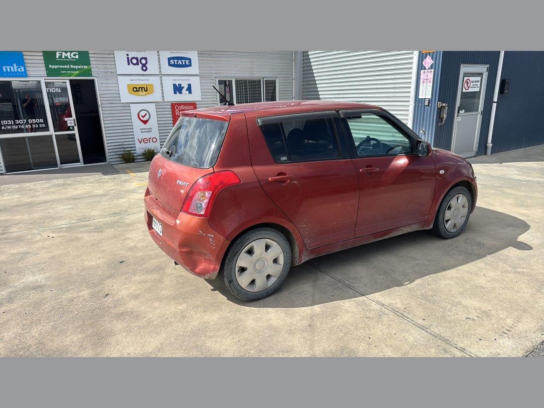 Photo '12' of Suzuki Swift