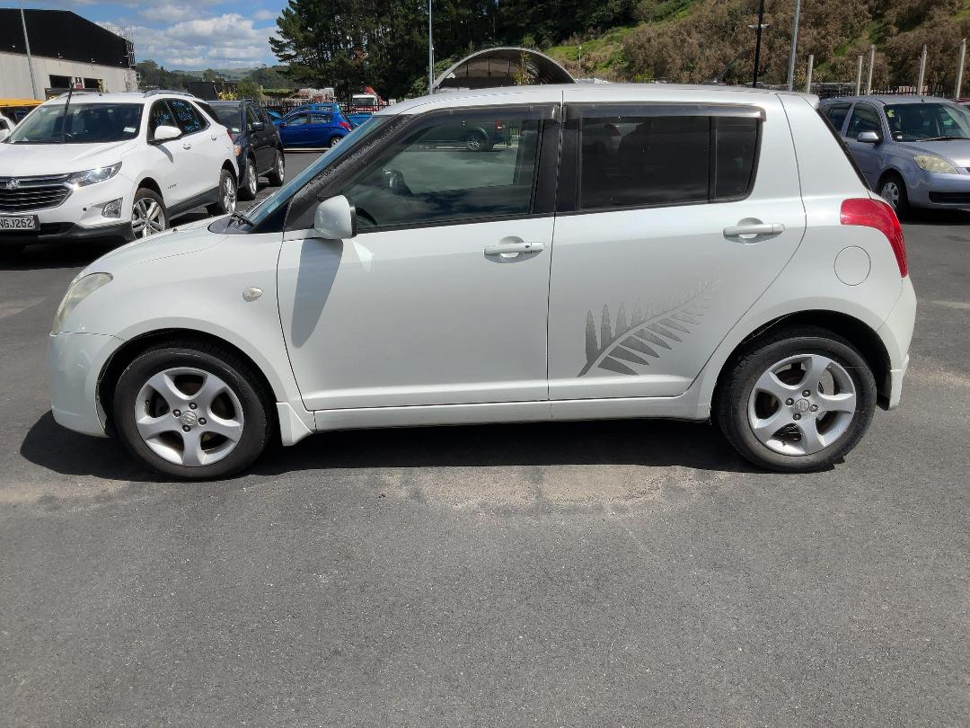 Photo '4' of Suzuki Swift