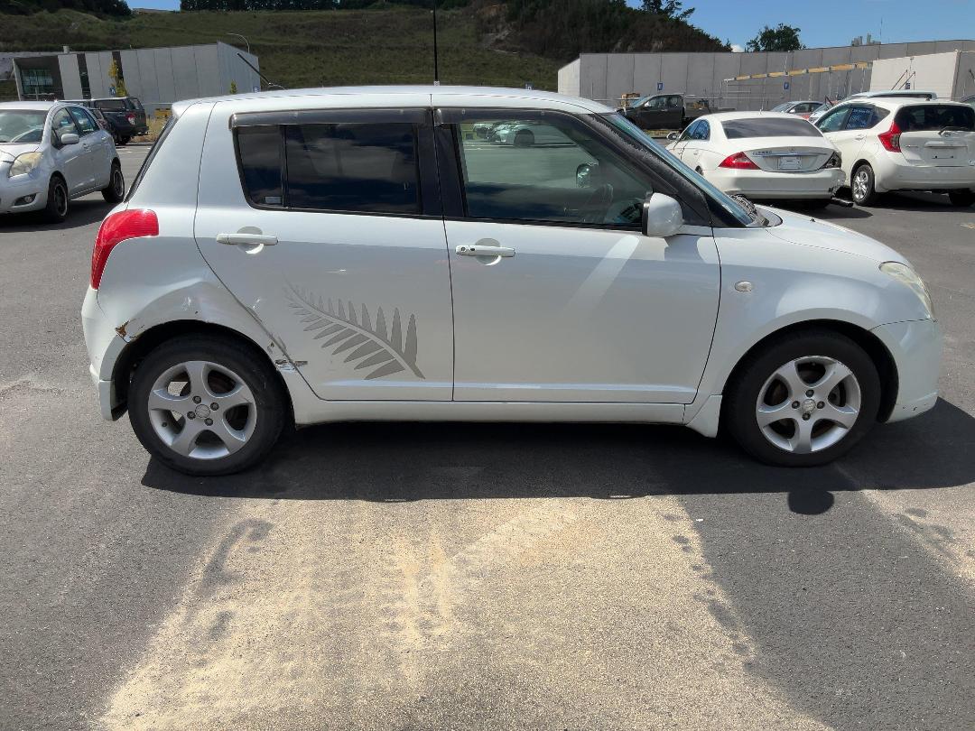 Photo '8' of Suzuki Swift