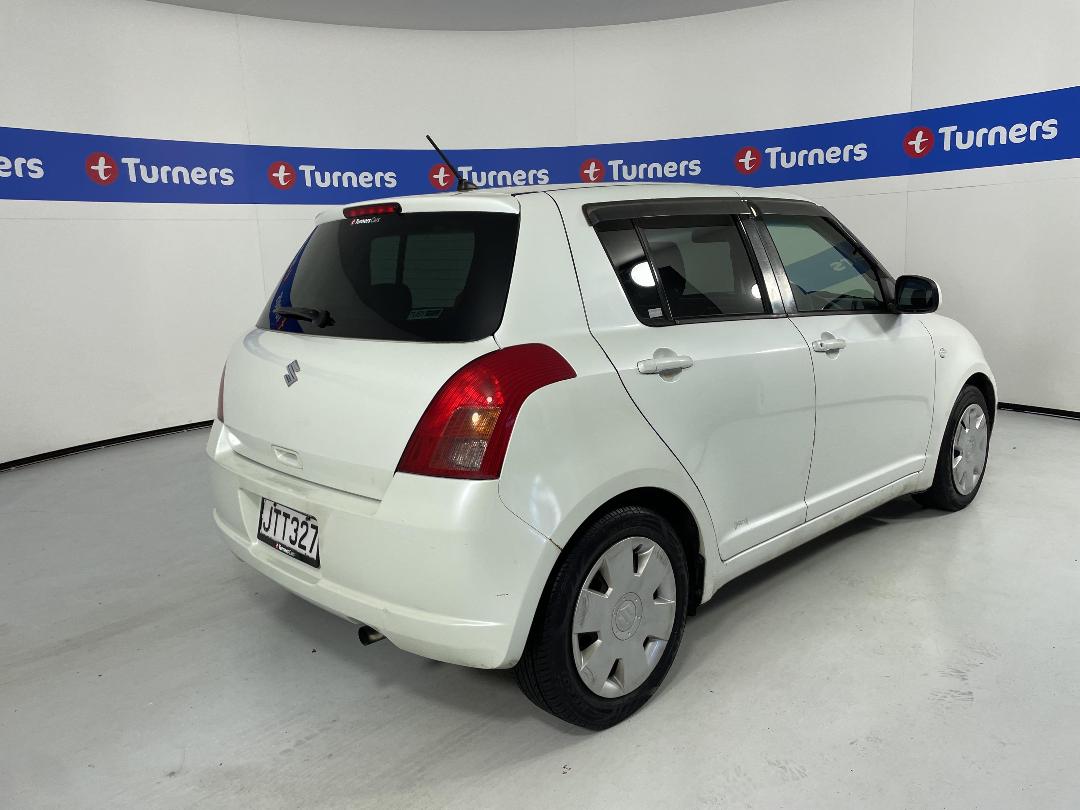 Photo '7' of Suzuki Swift Photo '7' of Suzuki Swift