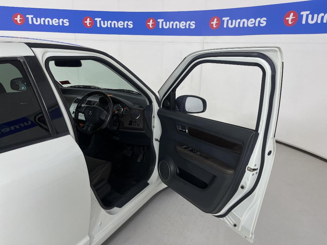 Photo '15' of Suzuki Swift