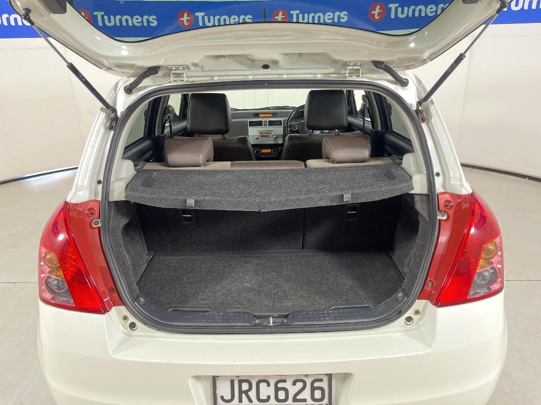 Photo '14' of Suzuki Swift