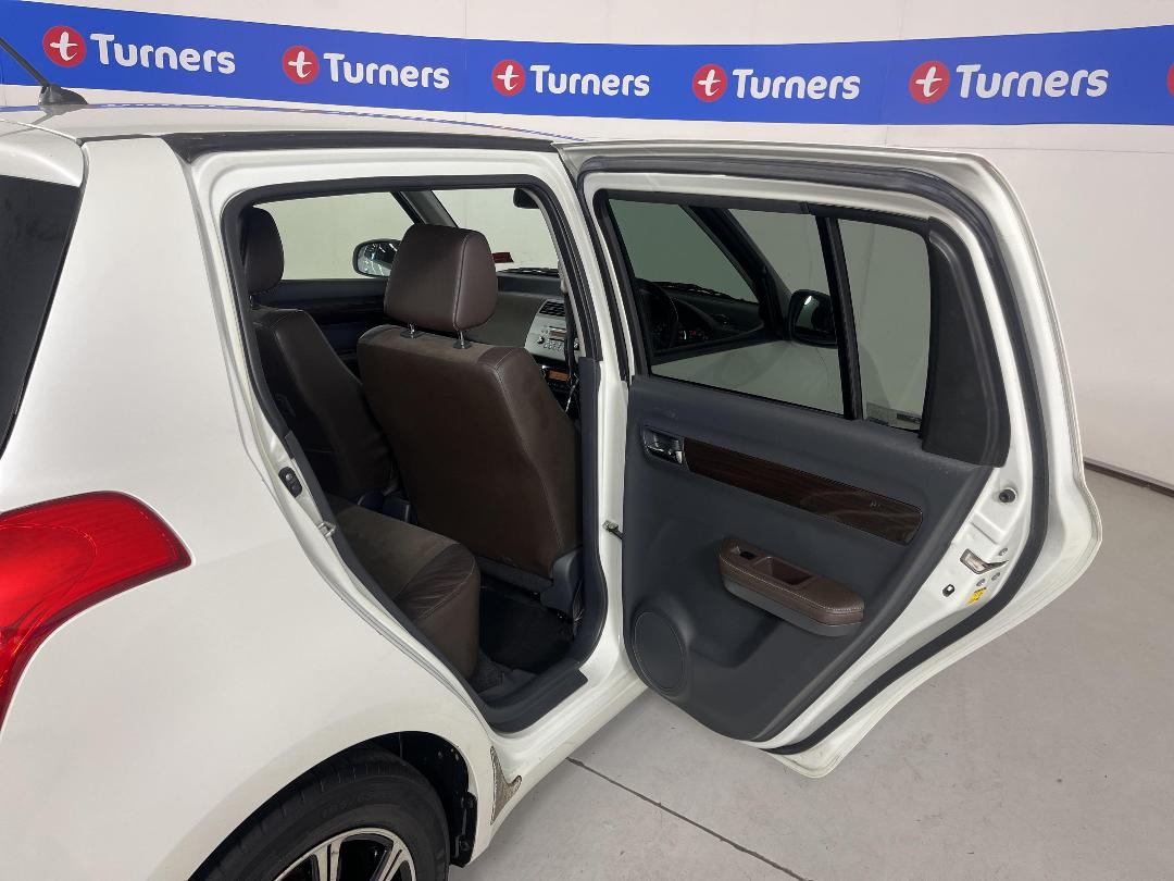 Photo '19' of Suzuki Swift