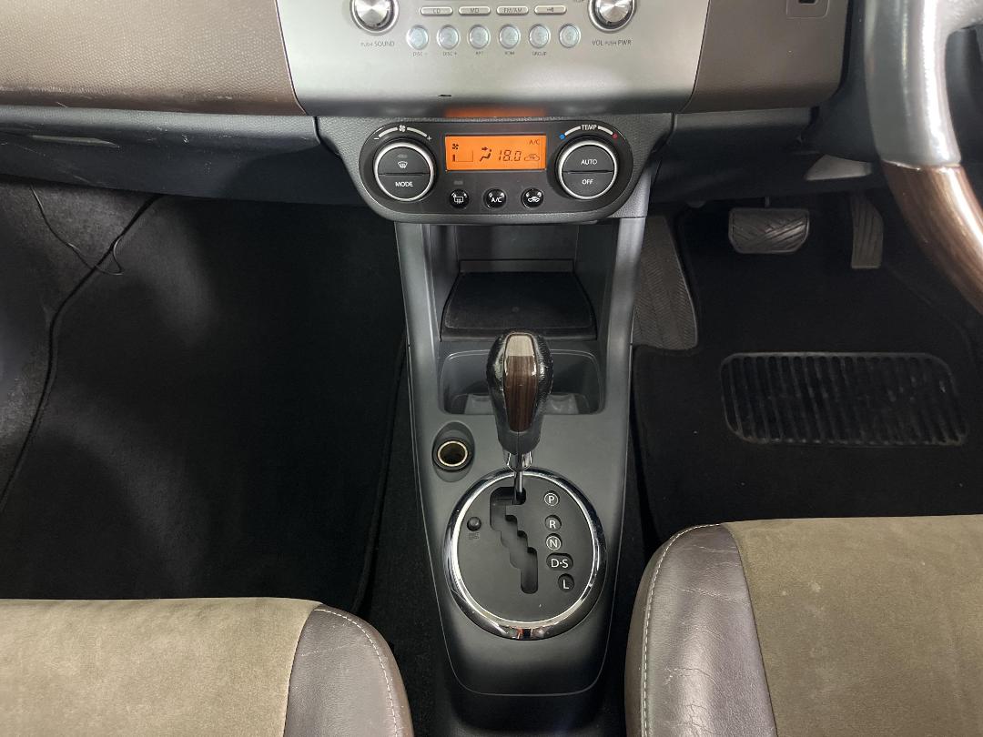 Photo '23' of Suzuki Swift