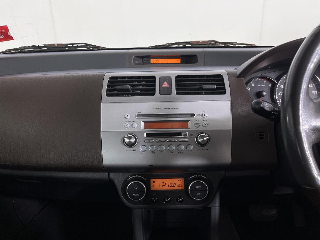 Photo '18' of Suzuki Swift