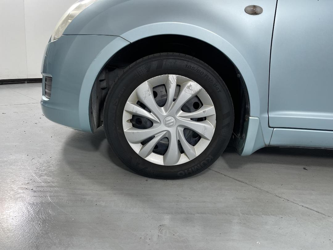 Photo '10' of Suzuki Swift