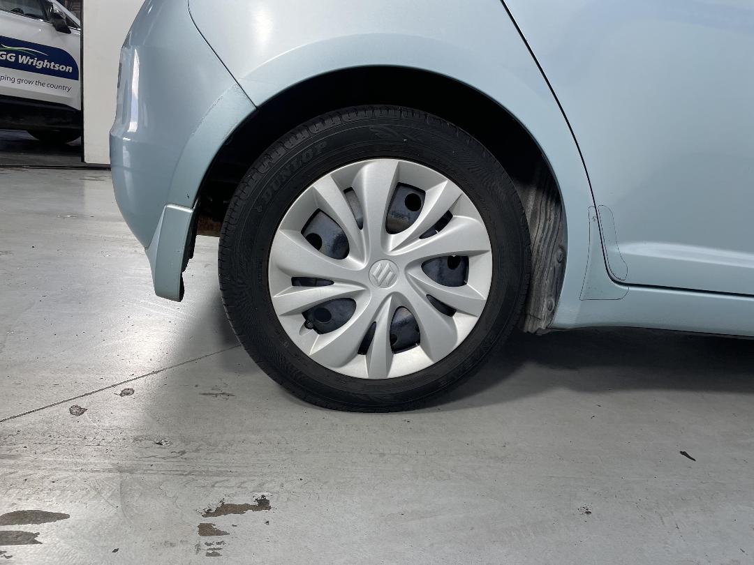 Photo '12' of Suzuki Swift