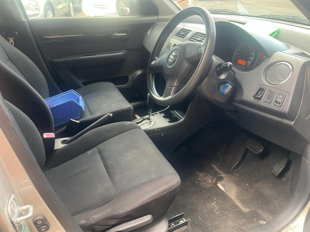 Photo '8' of Suzuki Swift