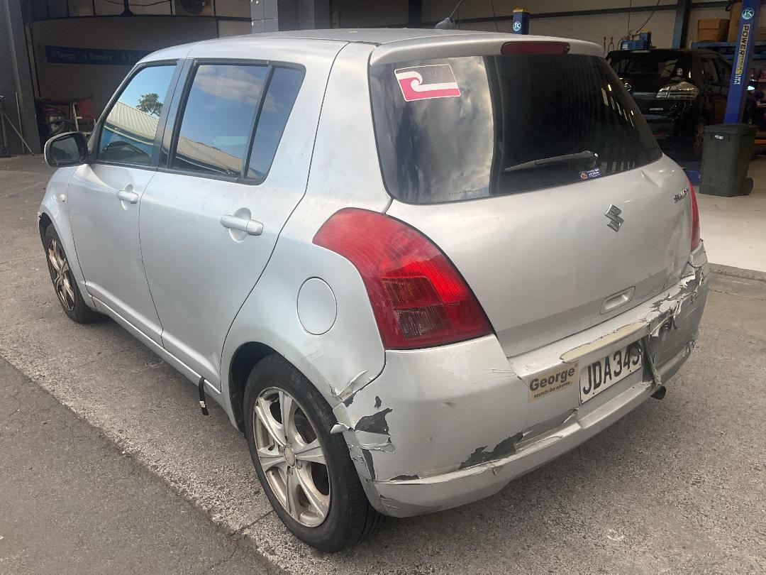 Photo '4' of Suzuki Swift