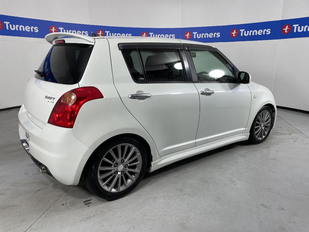 Photo '7' of Suzuki Swift Photo '7' of Suzuki Swift