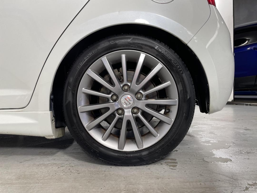 Photo '11' of Suzuki Swift Photo '11' of Suzuki Swift