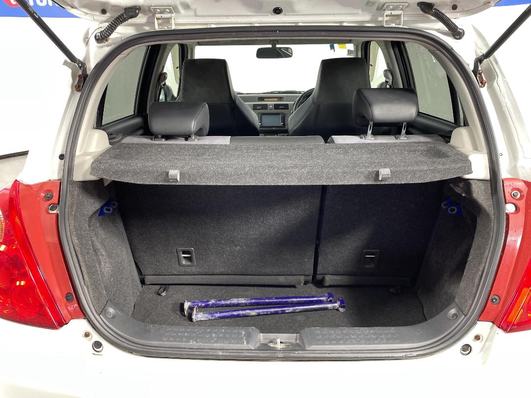 Photo '14' of Suzuki Swift Photo '14' of Suzuki Swift