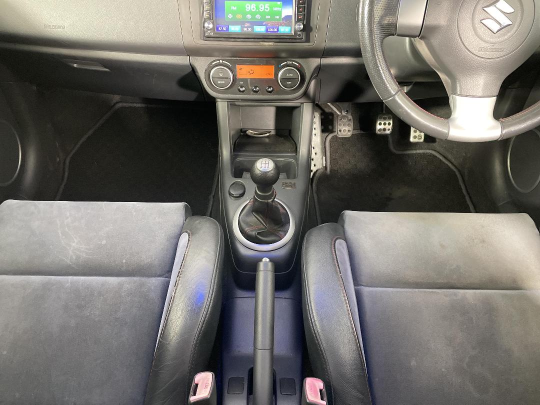 Photo '18' of Suzuki Swift Photo '18' of Suzuki Swift