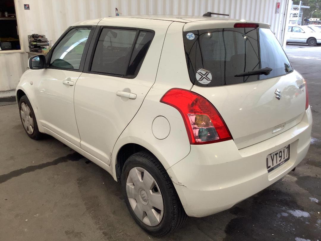 Photo '5' of Suzuki Swift