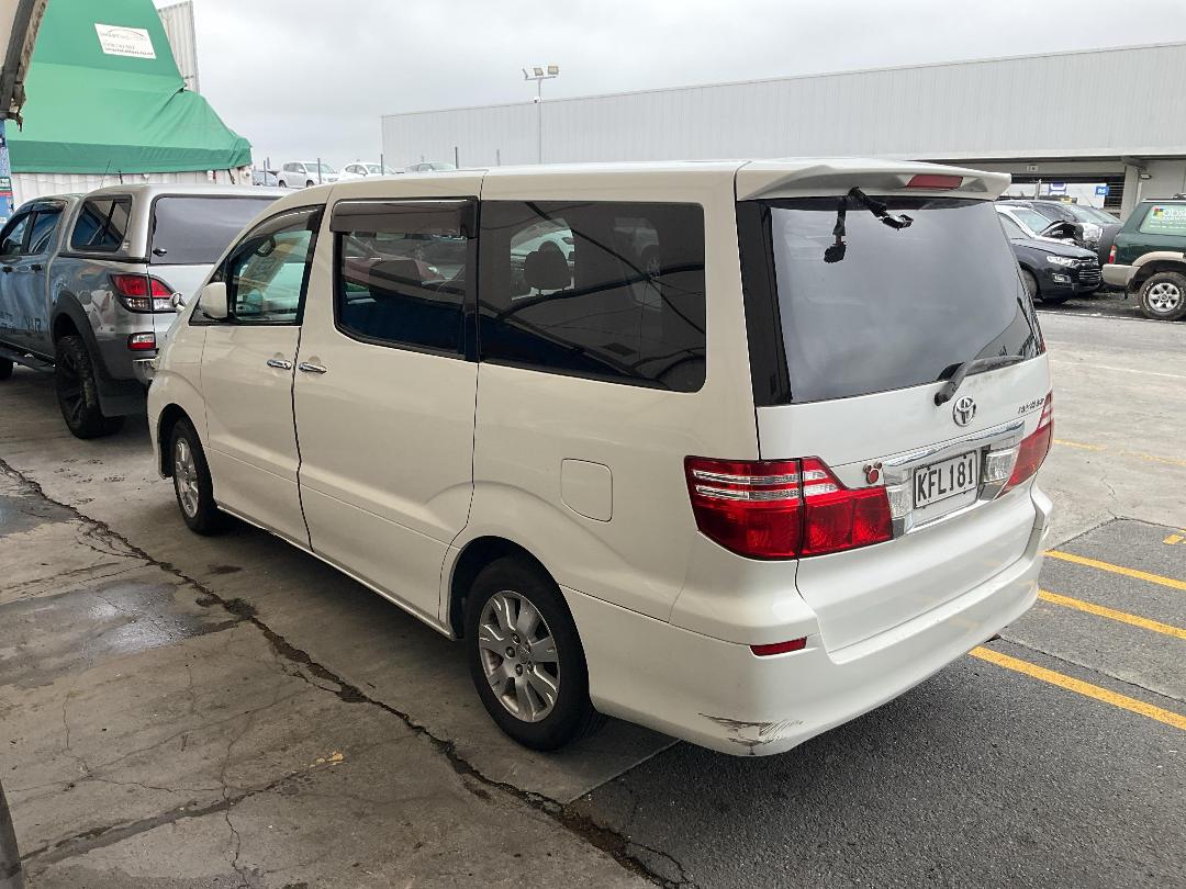 Photo '9' of Toyota Alphard