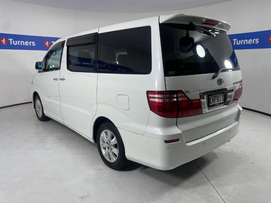 Photo '5' of Toyota Alphard Photo '5' of Toyota Alphard