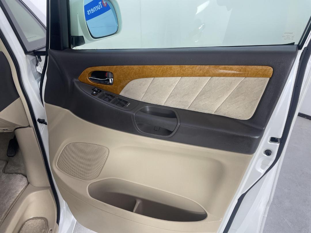 Photo '15' of Toyota Alphard Photo '15' of Toyota Alphard