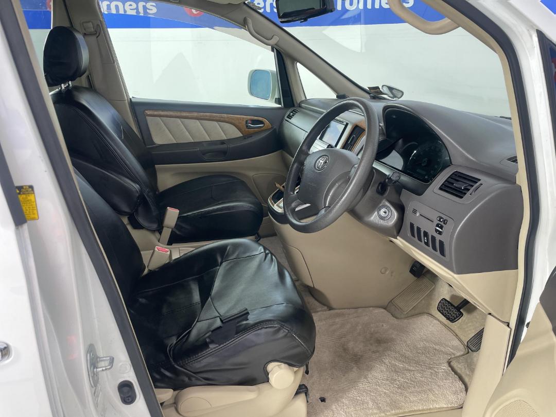 Photo '16' of Toyota Alphard Photo '16' of Toyota Alphard