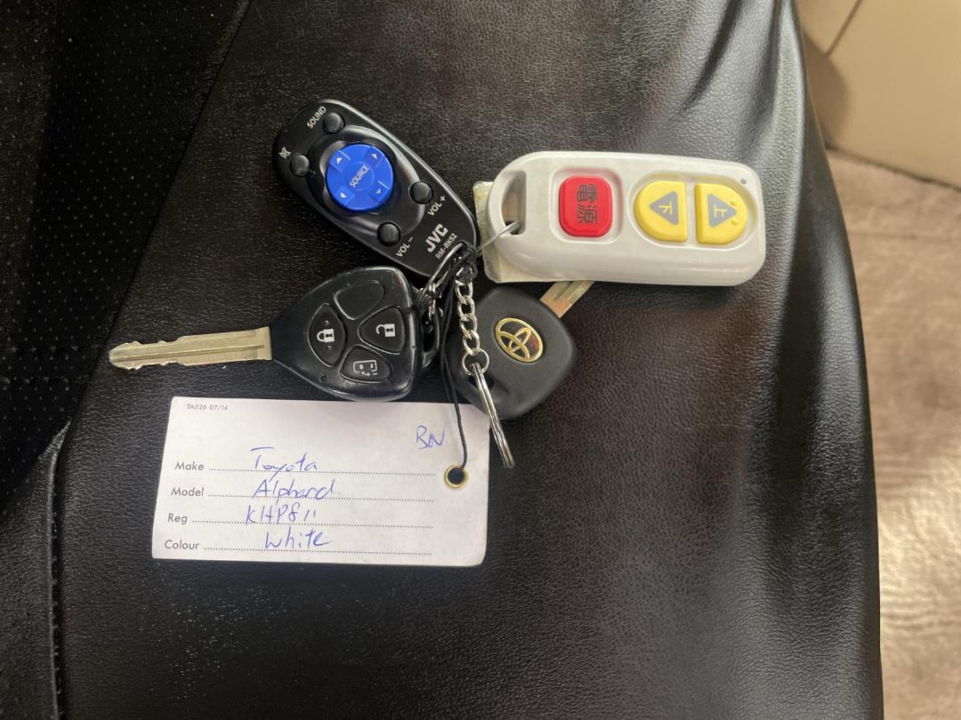 Photo '21' of Toyota Alphard Photo '21' of Toyota Alphard