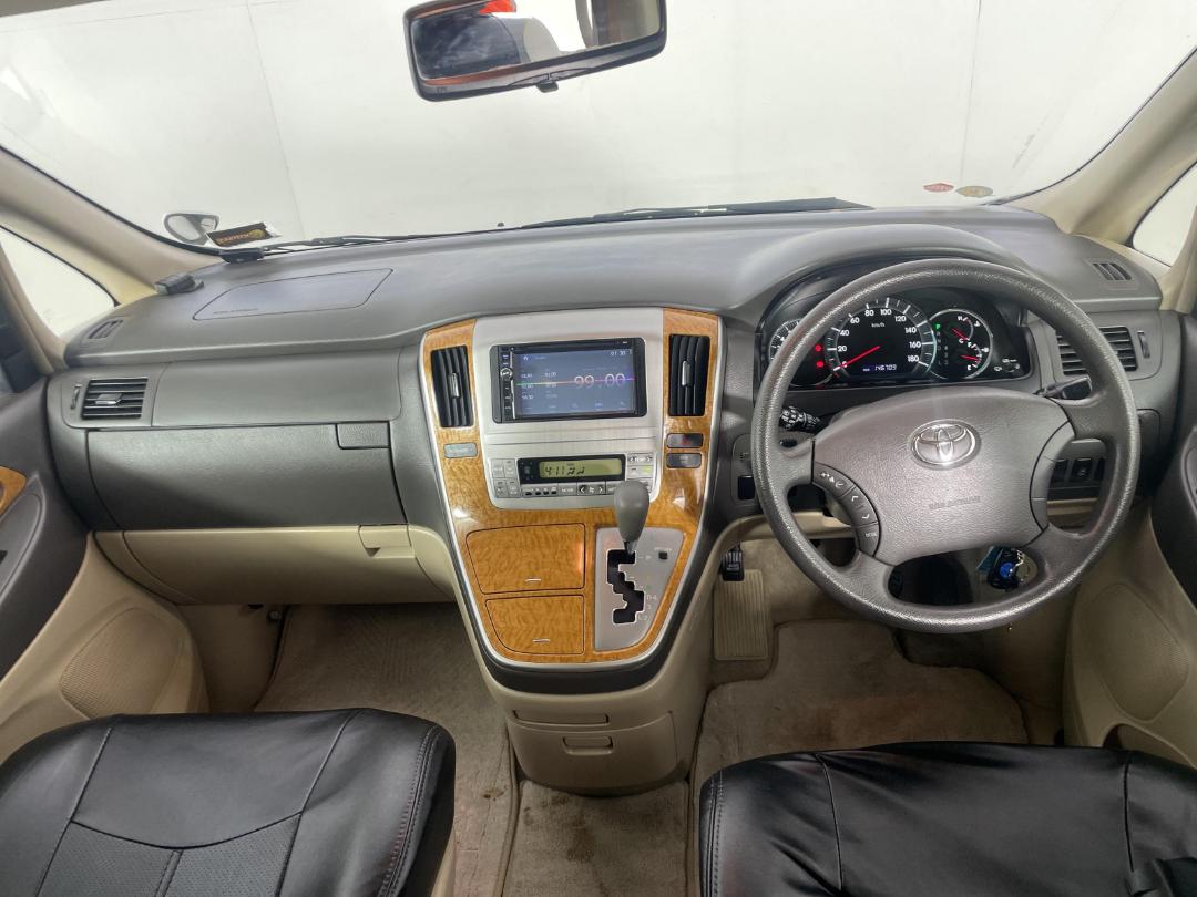 Photo '17' of Toyota Alphard Photo '17' of Toyota Alphard