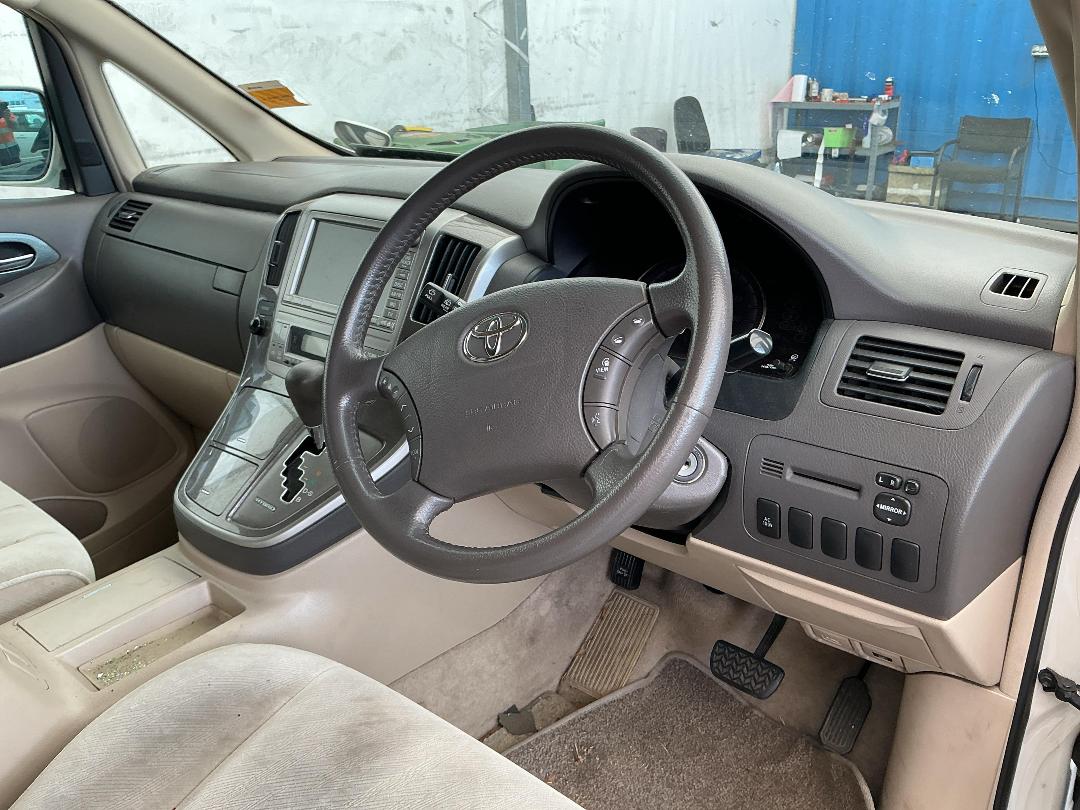 Photo '23' of Toyota Alphard Hybrid