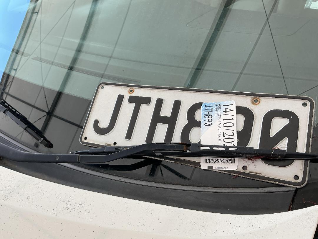 Photo '30' of Toyota Alphard Hybrid