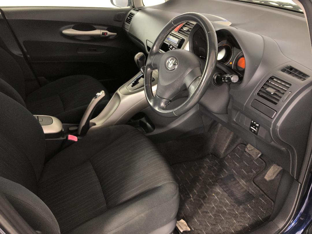 Photo '16' of Toyota Auris