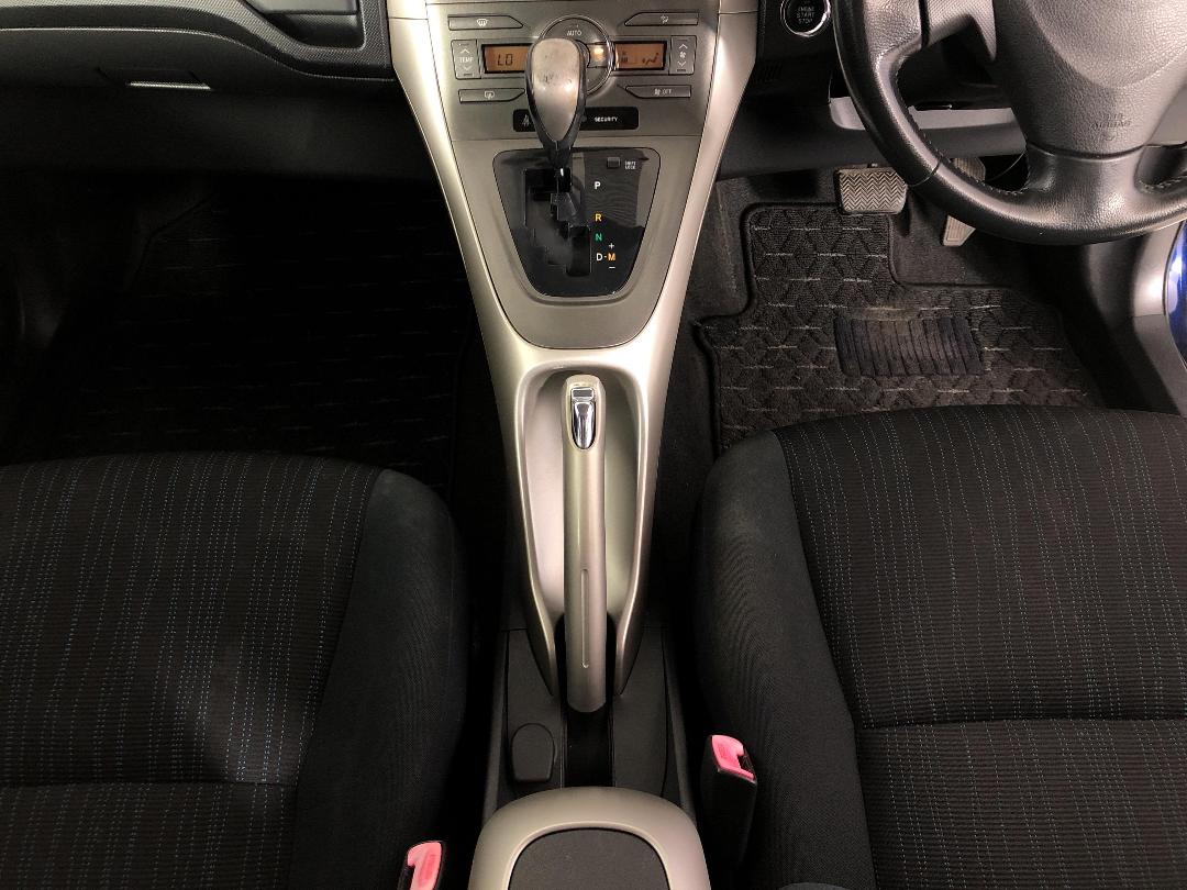 Photo '18' of Toyota Auris