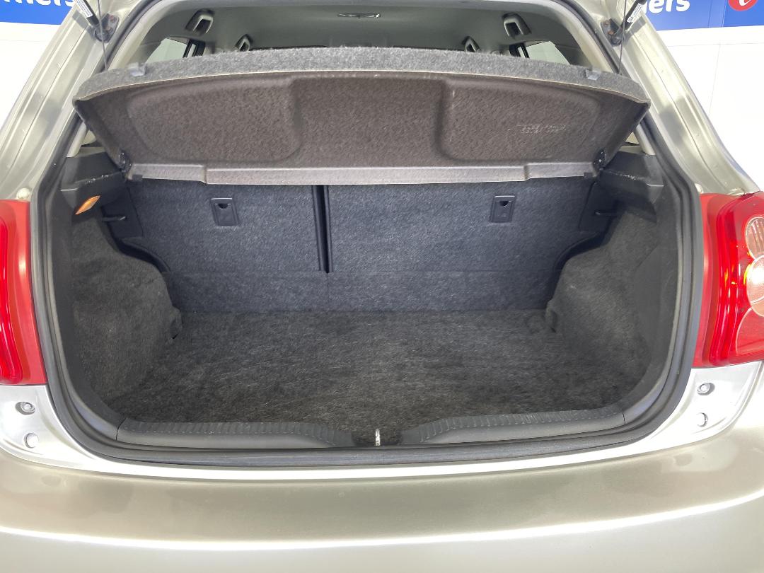 Photo '14' of Toyota Auris