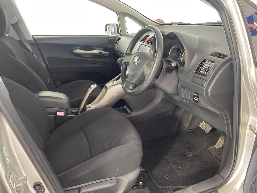 Photo '16' of Toyota Auris