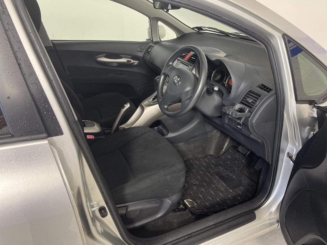 Photo '16' of Toyota Auris