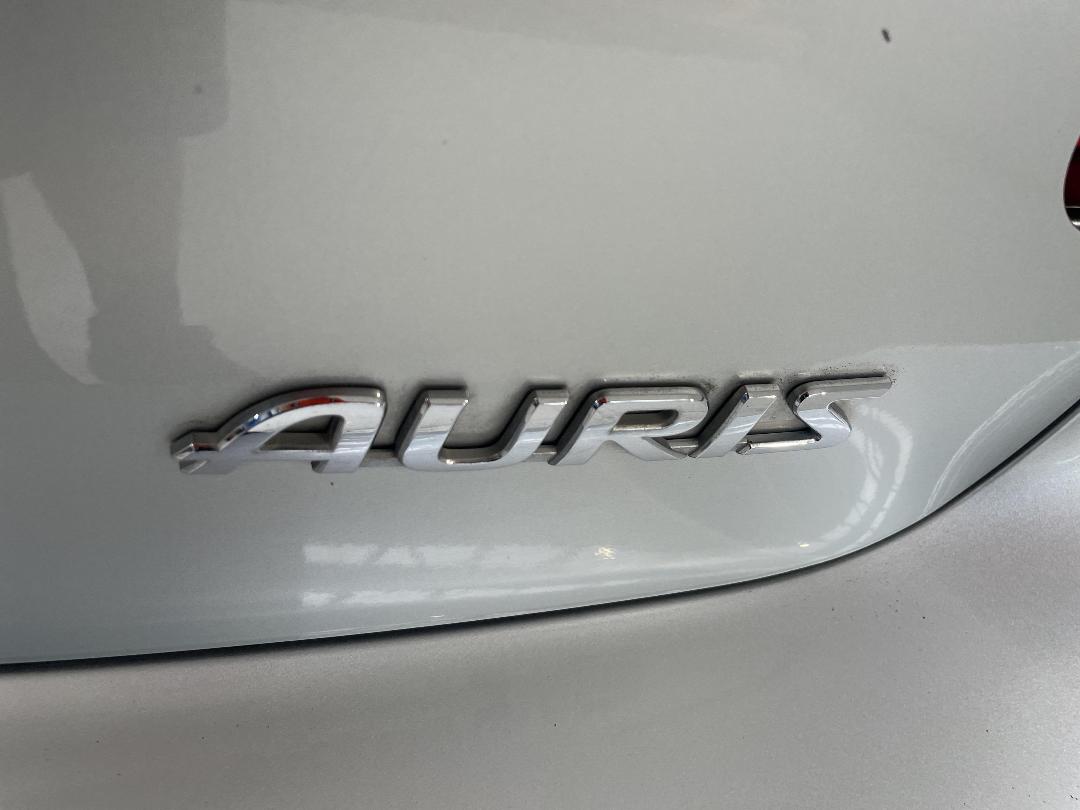 Photo '33' of Toyota Auris