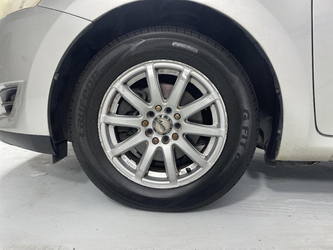 Photo '10' of Toyota Auris