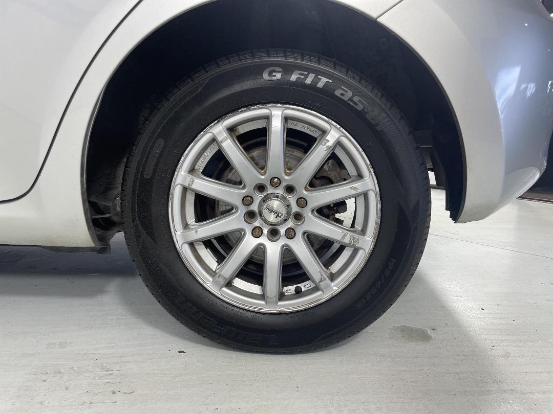 Photo '11' of Toyota Auris