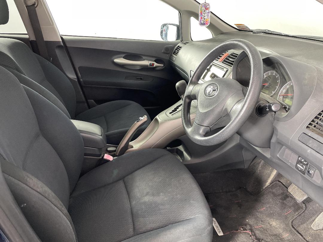 Photo '16' of Toyota Auris