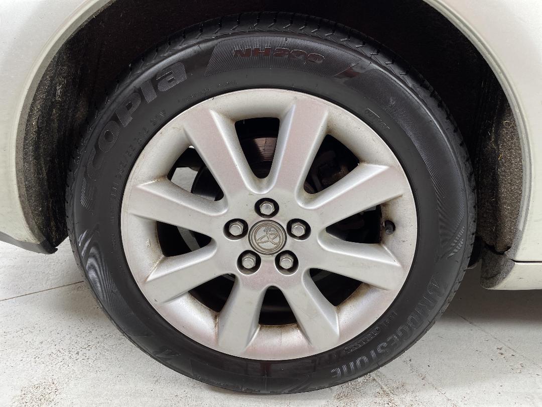 Photo '12' of Toyota Avensis