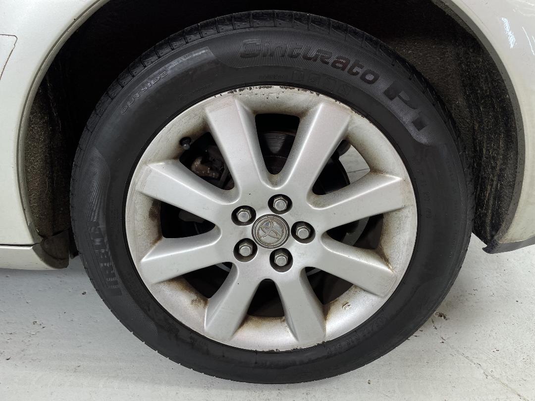 Photo '11' of Toyota Avensis