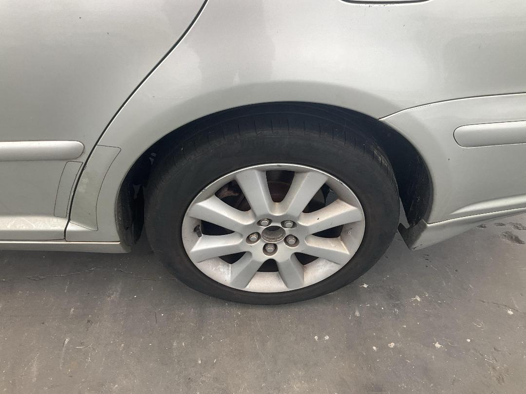 Photo '11' of Toyota Avensis