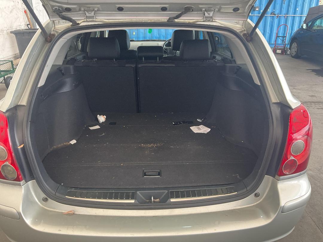 Photo '14' of Toyota Avensis