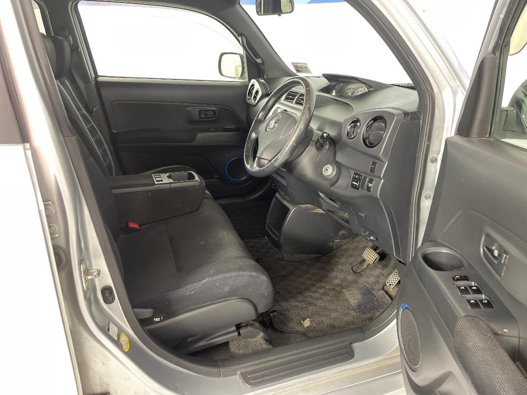 Photo '16' of Toyota BB