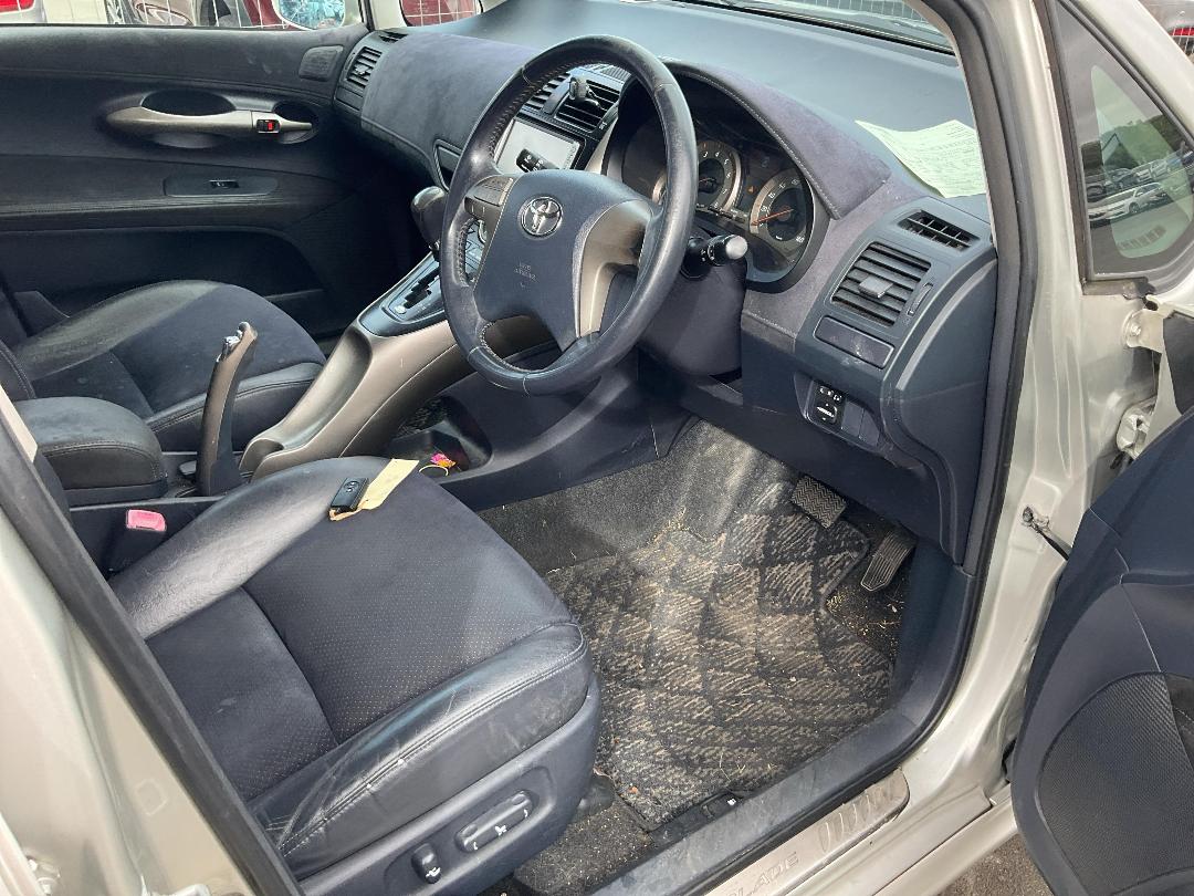 Photo '12' of Toyota Blade Photo '12' of Toyota Blade