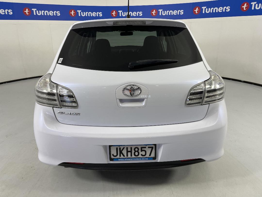 Photo '6' of Toyota Blade Photo '6' of Toyota Blade