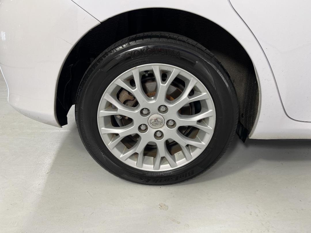 Photo '12' of Toyota Blade Photo '12' of Toyota Blade