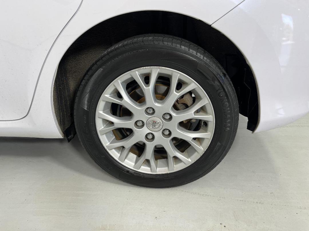 Photo '11' of Toyota Blade Photo '11' of Toyota Blade