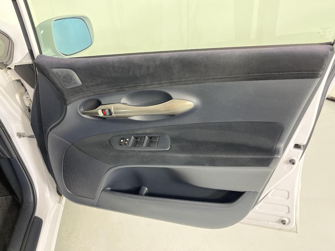 Photo '15' of Toyota Blade Photo '15' of Toyota Blade